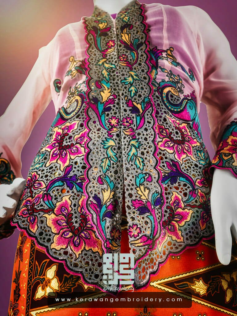 Kebaya Nyonya Motif Merak Kayangan 03