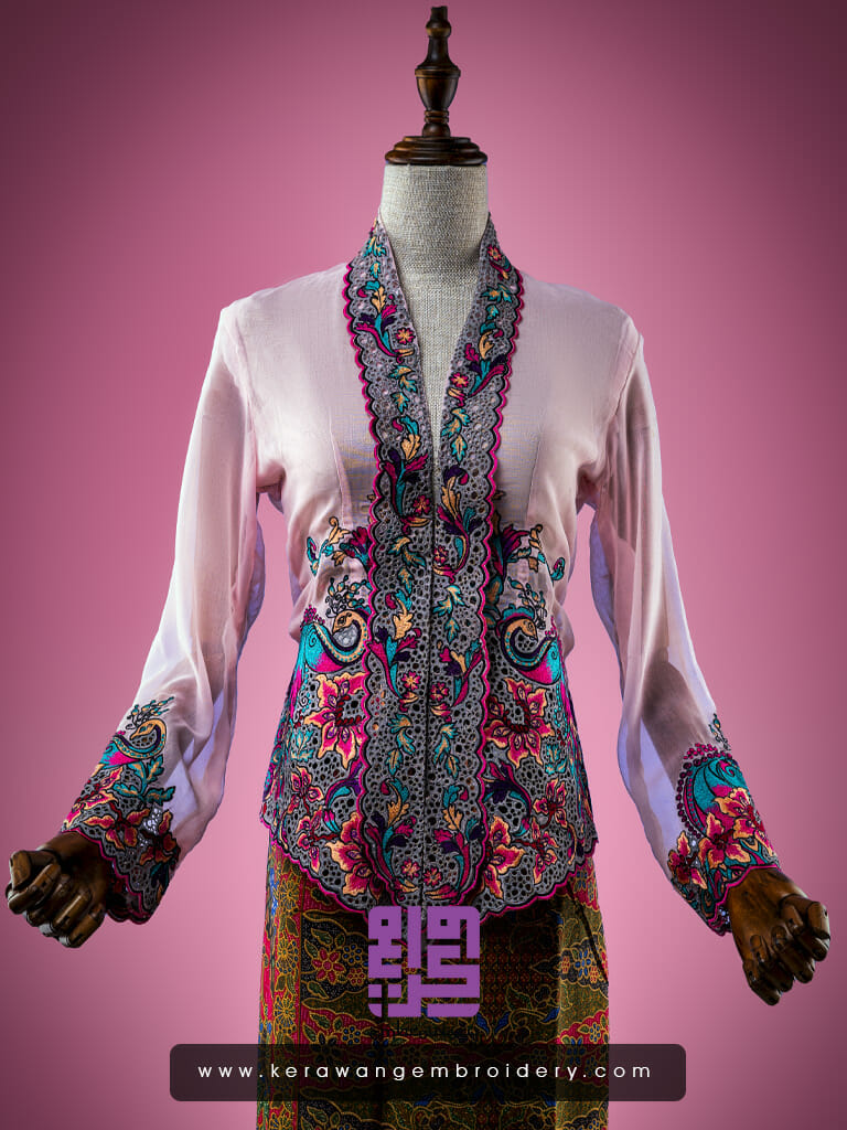 Kebaya Nyonya Sulam Motif Merak Kayangan