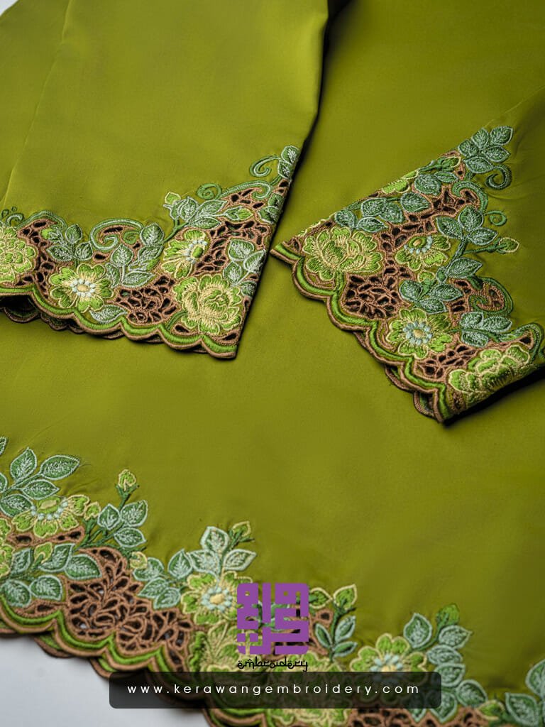 Baju Kurung Tradisi Dengan Sulam Goyang Kerawang Motif Bunga Sakura dan Jasmine