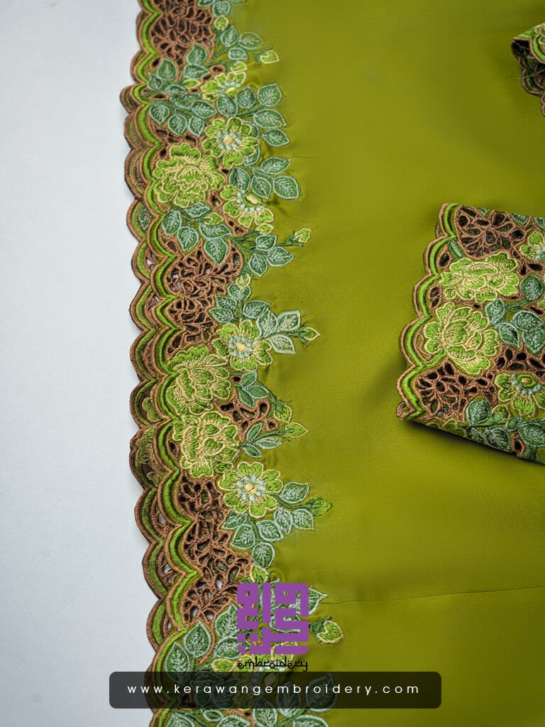 Baju Kurung Tradisi Dengan Sulam Goyang Kerawang Motif Bunga Sakura dan Jasmine