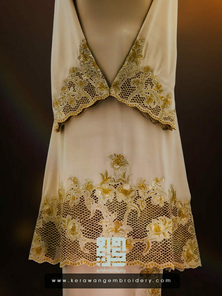 Kurung Nikah Sulam Motif Bunga Lily