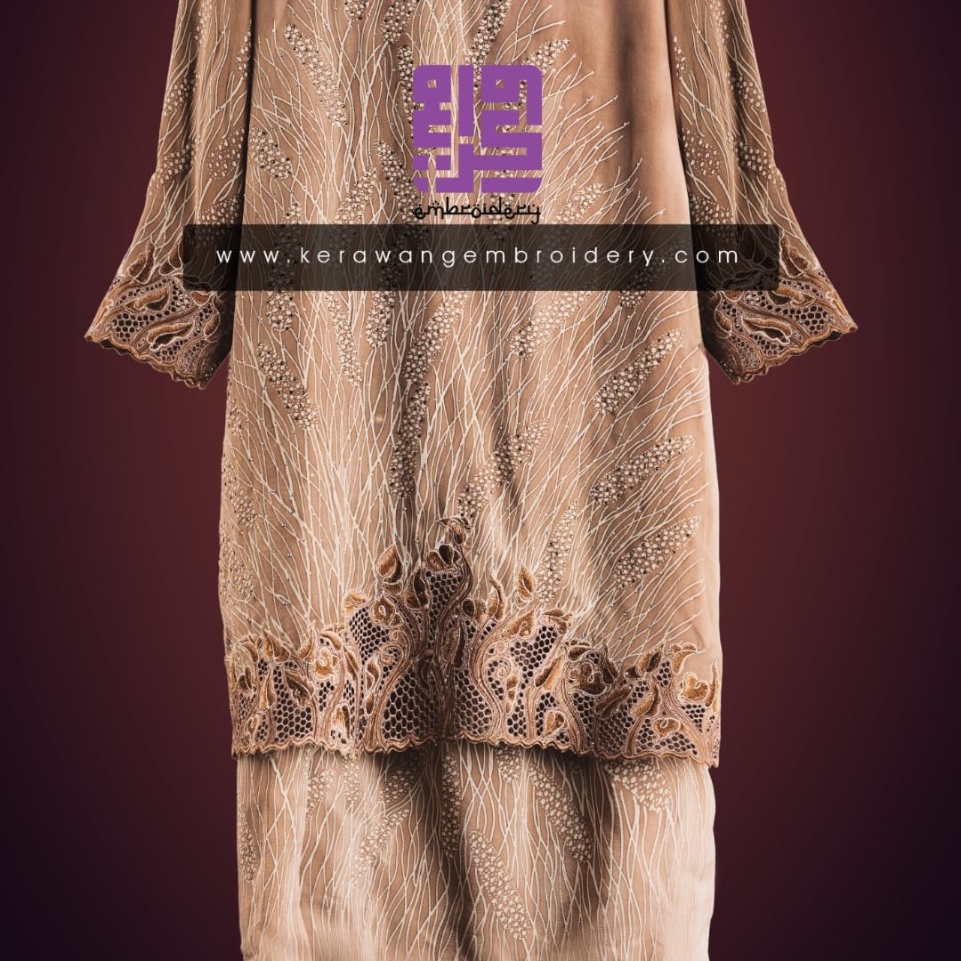 Pesona Baju Kurung Moden Bersulam Bunga Lily Dengan Kerawang Lebah