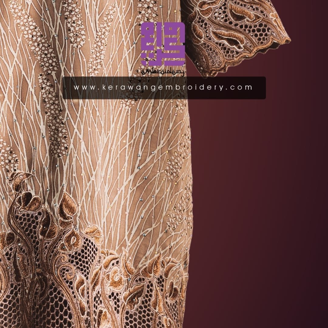 Pesona Baju Kurung Moden Bersulam Bunga Lily Dengan Kerawang Lebah