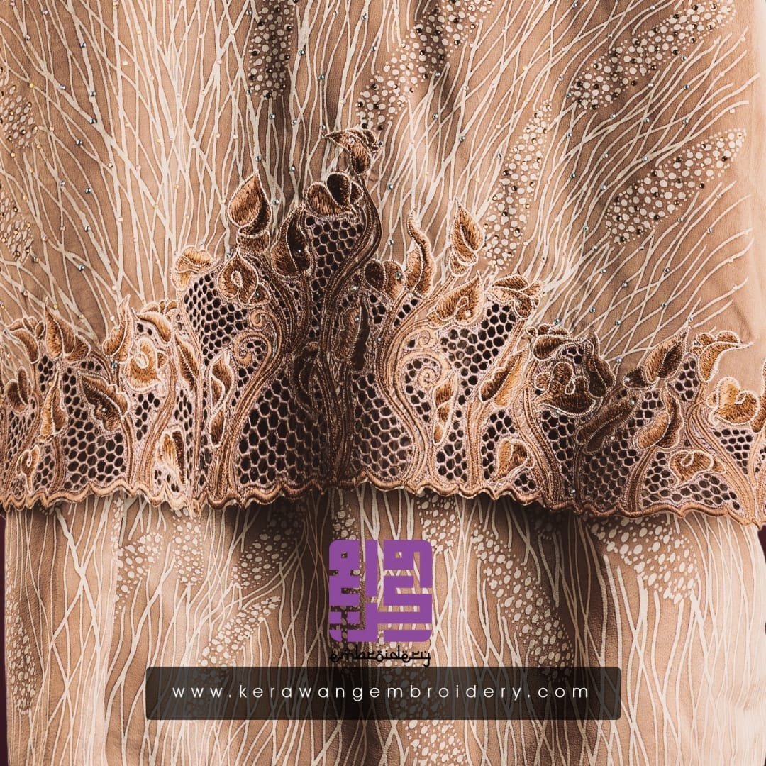 Pesona Baju Kurung Moden Bersulam Bunga Lily Dengan Kerawang Lebah