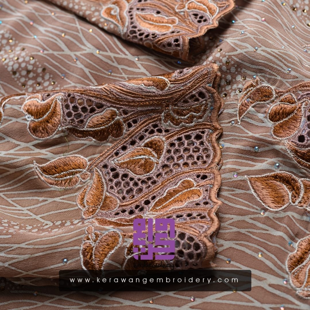 Pesona Baju Kurung Moden Bersulam Bunga Lily Dengan Kerawang Lebah