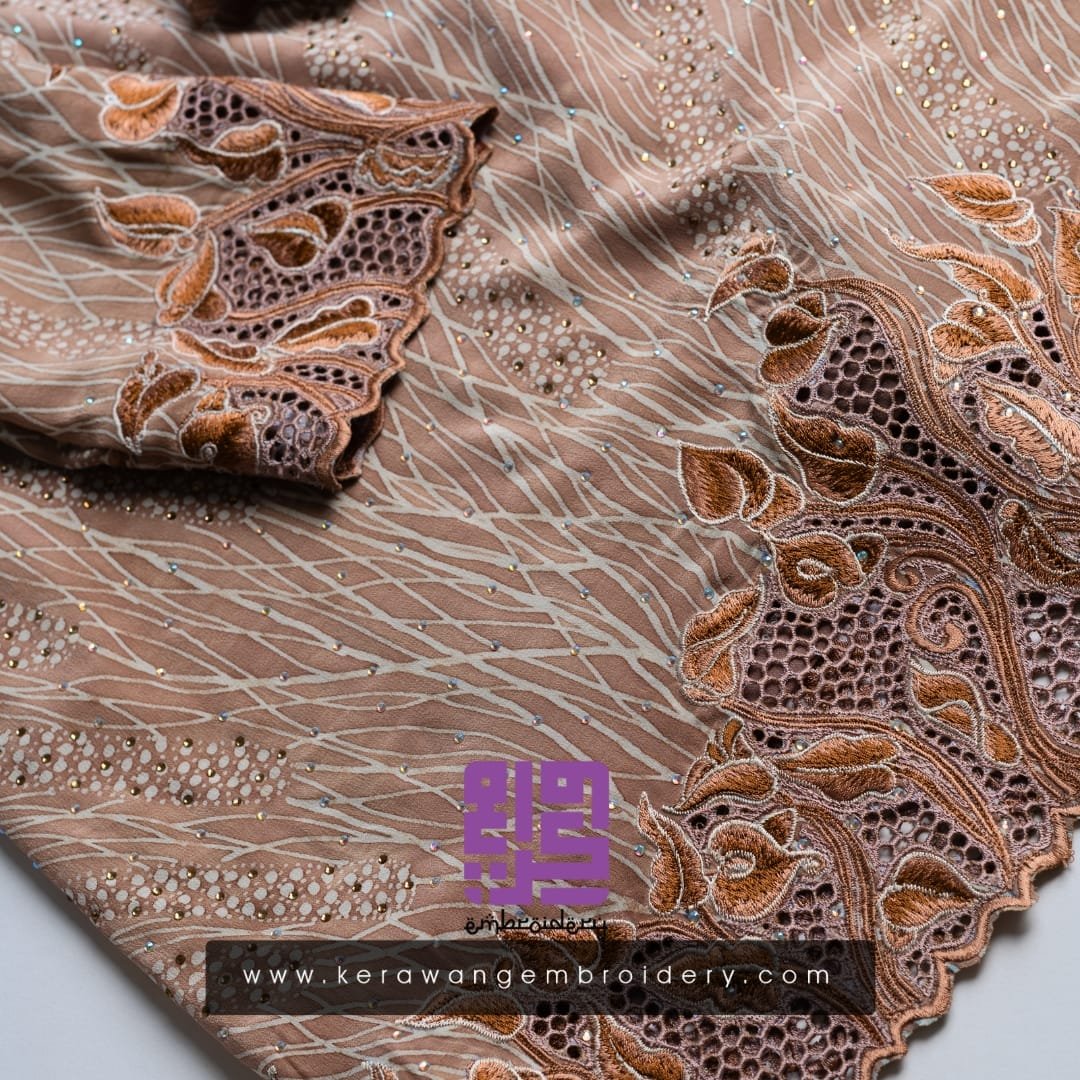 Pesona Baju Kurung Moden Bersulam Bunga Lily Dengan Kerawang Lebah