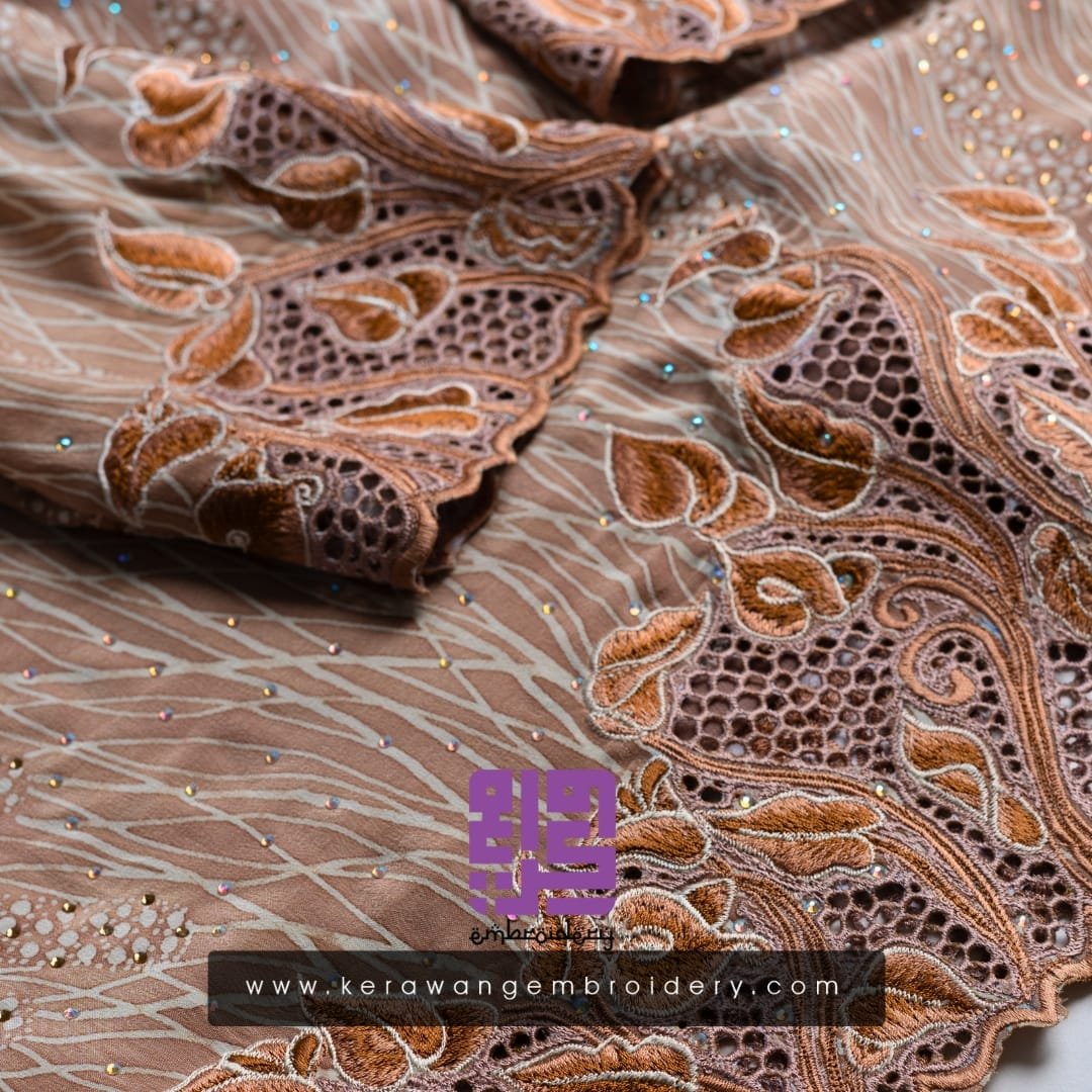 Pesona Baju Kurung Moden Bersulam Bunga Lily Dengan Kerawang Lebah