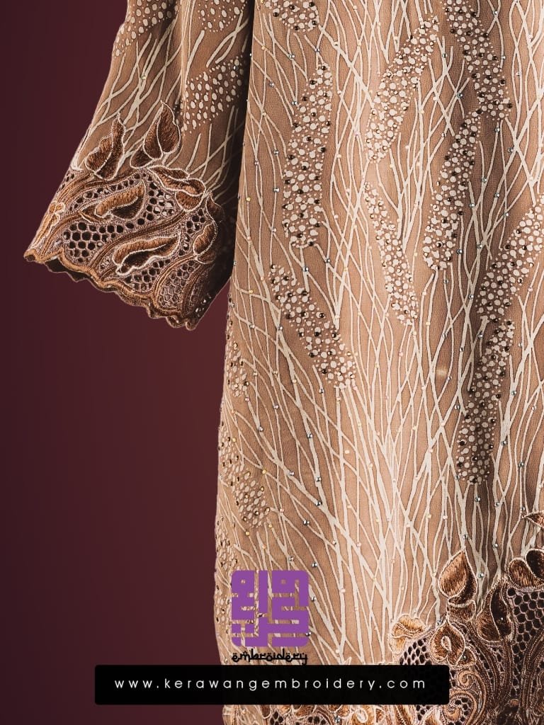 Pesona Baju Kurung Moden Bersulam Bunga Lily Dengan Kerawang Lebah