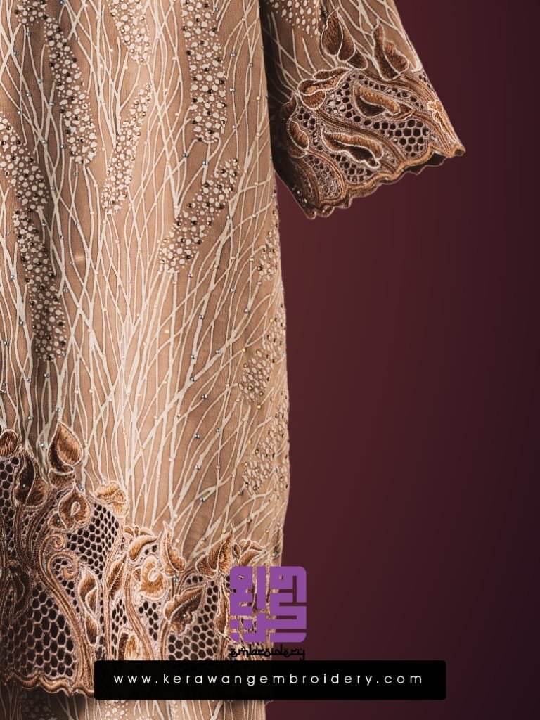 Pesona Baju Kurung Moden Bersulam Bunga Lily Dengan Kerawang Lebah