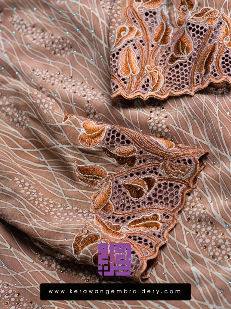 Pesona Baju Kurung Moden Bersulam Bunga Lily Dengan Kerawang Lebah