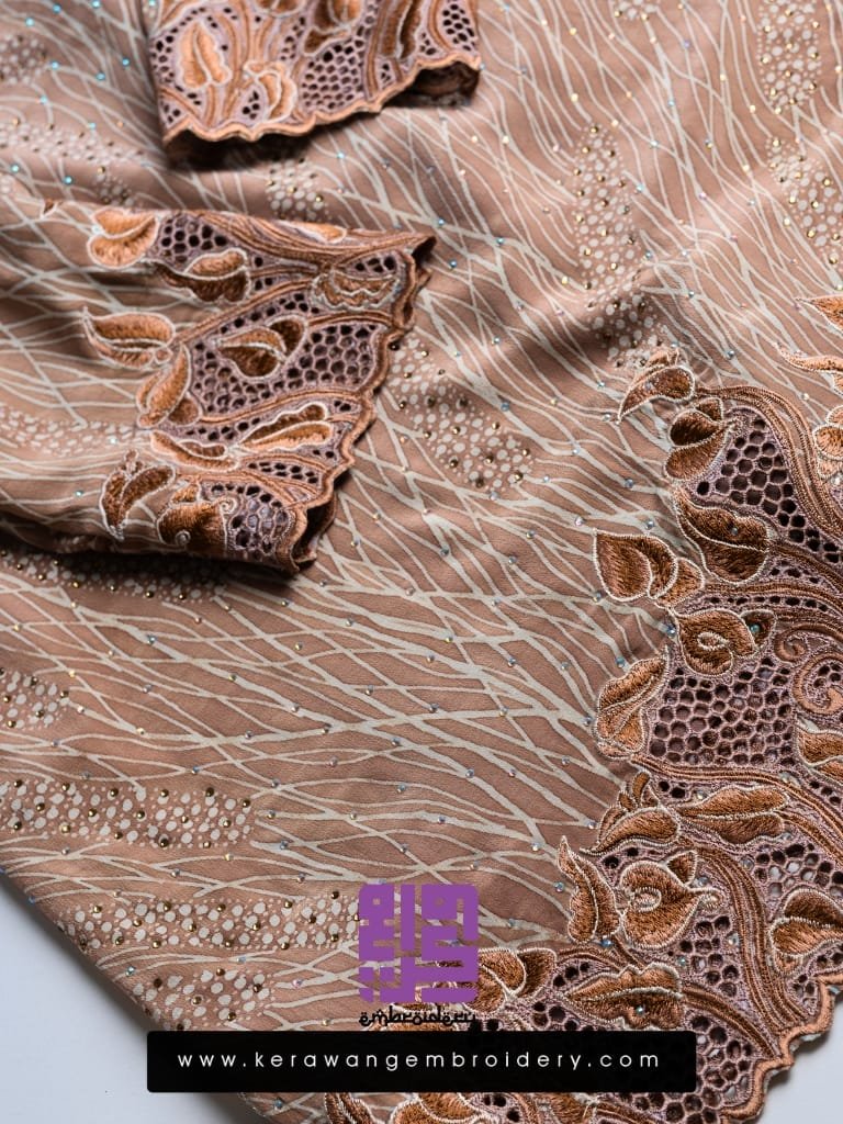 Pesona Baju Kurung Moden Bersulam Bunga Lily Dengan Kerawang Lebah