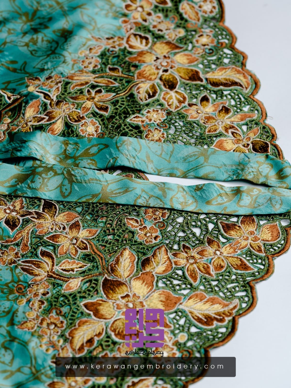 Kebaya Tradisi Motif Flora Royal Poinciana-05
